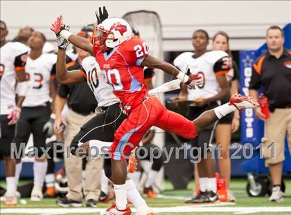 Thumbnail 3 in Cocoa vs. Skyline (Kirk Herbstreit National Kickoff Classic) photogallery.