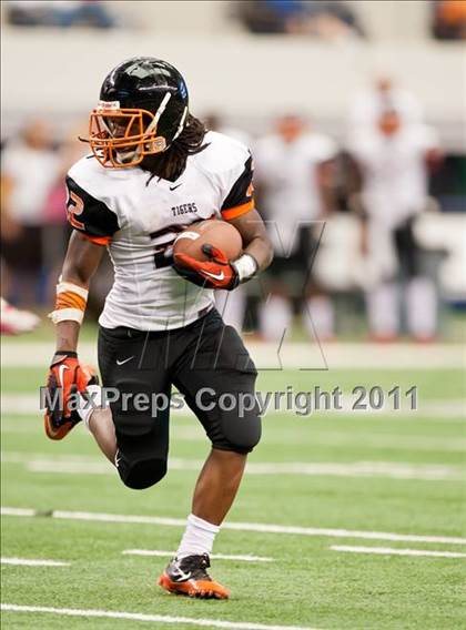 Thumbnail 2 in Cocoa vs. Skyline (Kirk Herbstreit National Kickoff Classic) photogallery.