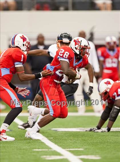 Thumbnail 3 in Cocoa vs. Skyline (Kirk Herbstreit National Kickoff Classic) photogallery.