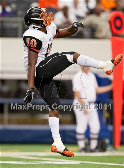 Thumbnail 2 in Cocoa vs. Skyline (Kirk Herbstreit National Kickoff Classic) photogallery.