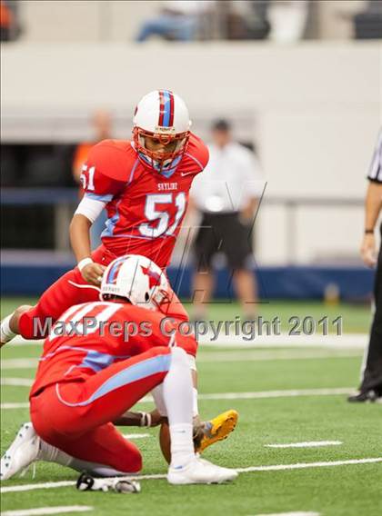 Thumbnail 3 in Cocoa vs. Skyline (Kirk Herbstreit National Kickoff Classic) photogallery.
