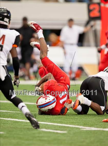 Thumbnail 2 in Cocoa vs. Skyline (Kirk Herbstreit National Kickoff Classic) photogallery.