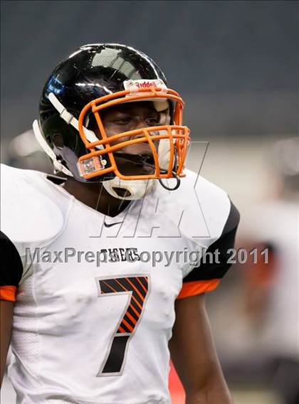 Thumbnail 3 in Cocoa vs. Skyline (Kirk Herbstreit National Kickoff Classic) photogallery.