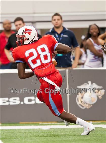 Thumbnail 1 in Cocoa vs. Skyline (Kirk Herbstreit National Kickoff Classic) photogallery.