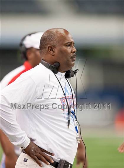 Thumbnail 2 in Cocoa vs. Skyline (Kirk Herbstreit National Kickoff Classic) photogallery.