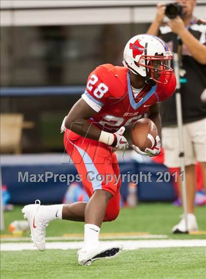 Thumbnail 1 in Cocoa vs. Skyline (Kirk Herbstreit National Kickoff Classic) photogallery.