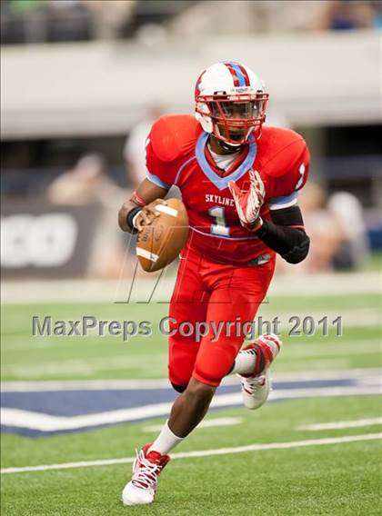 Thumbnail 1 in Cocoa vs. Skyline (Kirk Herbstreit National Kickoff Classic) photogallery.