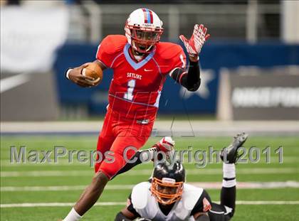 Thumbnail 1 in Cocoa vs. Skyline (Kirk Herbstreit National Kickoff Classic) photogallery.
