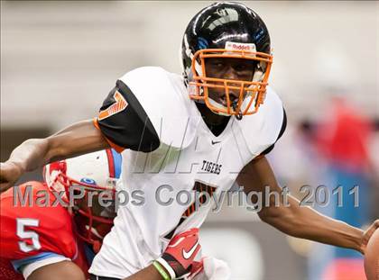 Thumbnail 3 in Cocoa vs. Skyline (Kirk Herbstreit National Kickoff Classic) photogallery.