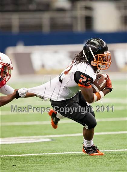 Thumbnail 2 in Cocoa vs. Skyline (Kirk Herbstreit National Kickoff Classic) photogallery.