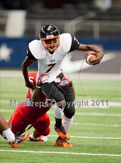 Thumbnail 1 in Cocoa vs. Skyline (Kirk Herbstreit National Kickoff Classic) photogallery.