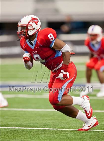 Thumbnail 1 in Cocoa vs. Skyline (Kirk Herbstreit National Kickoff Classic) photogallery.
