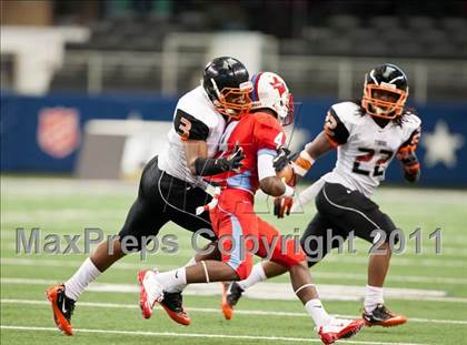 Thumbnail 3 in Cocoa vs. Skyline (Kirk Herbstreit National Kickoff Classic) photogallery.