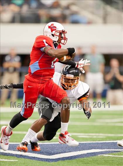 Thumbnail 3 in Cocoa vs. Skyline (Kirk Herbstreit National Kickoff Classic) photogallery.