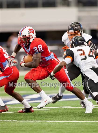 Thumbnail 3 in Cocoa vs. Skyline (Kirk Herbstreit National Kickoff Classic) photogallery.