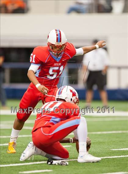 Thumbnail 2 in Cocoa vs. Skyline (Kirk Herbstreit National Kickoff Classic) photogallery.