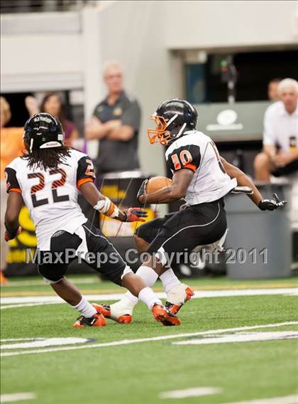 Thumbnail 1 in Cocoa vs. Skyline (Kirk Herbstreit National Kickoff Classic) photogallery.