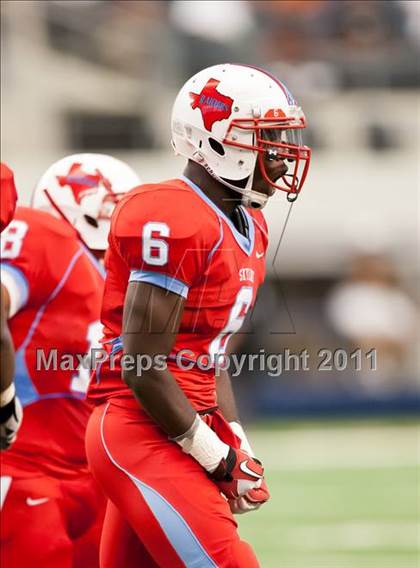 Thumbnail 1 in Cocoa vs. Skyline (Kirk Herbstreit National Kickoff Classic) photogallery.
