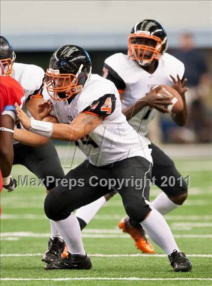 Thumbnail 1 in Cocoa vs. Skyline (Kirk Herbstreit National Kickoff Classic) photogallery.