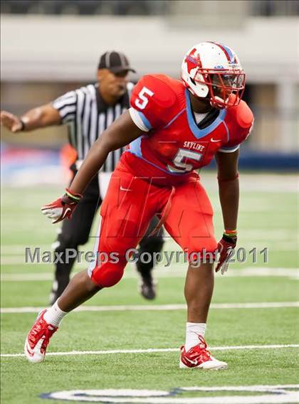 Thumbnail 3 in Cocoa vs. Skyline (Kirk Herbstreit National Kickoff Classic) photogallery.