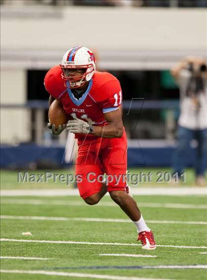 Thumbnail 2 in Cocoa vs. Skyline (Kirk Herbstreit National Kickoff Classic) photogallery.