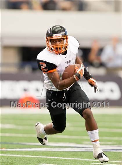 Thumbnail 1 in Cocoa vs. Skyline (Kirk Herbstreit National Kickoff Classic) photogallery.