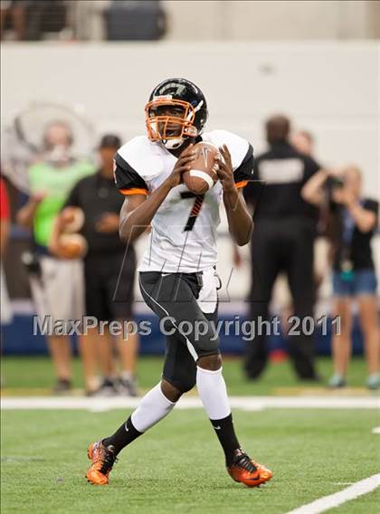 Thumbnail 1 in Cocoa vs. Skyline (Kirk Herbstreit National Kickoff Classic) photogallery.
