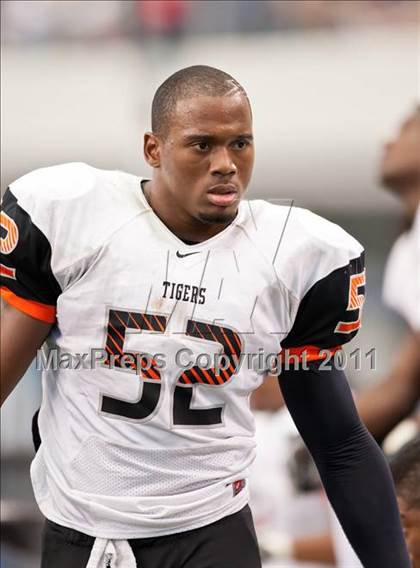 Thumbnail 2 in Cocoa vs. Skyline (Kirk Herbstreit National Kickoff Classic) photogallery.