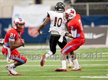 Thumbnail 2 in Cocoa vs. Skyline (Kirk Herbstreit National Kickoff Classic) photogallery.