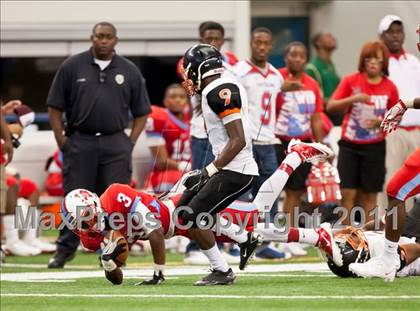 Thumbnail 2 in Cocoa vs. Skyline (Kirk Herbstreit National Kickoff Classic) photogallery.