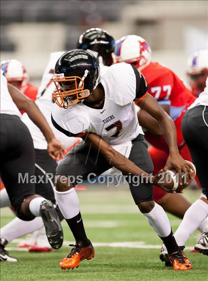 Thumbnail 2 in Cocoa vs. Skyline (Kirk Herbstreit National Kickoff Classic) photogallery.