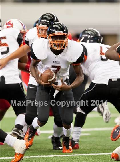 Thumbnail 2 in Cocoa vs. Skyline (Kirk Herbstreit National Kickoff Classic) photogallery.