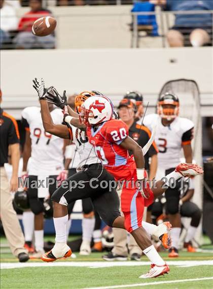 Thumbnail 1 in Cocoa vs. Skyline (Kirk Herbstreit National Kickoff Classic) photogallery.