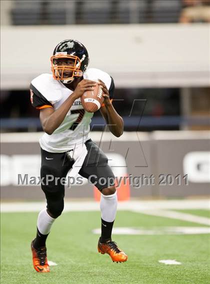 Thumbnail 3 in Cocoa vs. Skyline (Kirk Herbstreit National Kickoff Classic) photogallery.