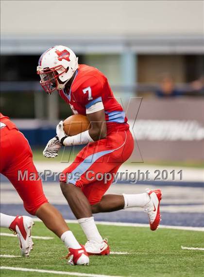 Thumbnail 3 in Cocoa vs. Skyline (Kirk Herbstreit National Kickoff Classic) photogallery.