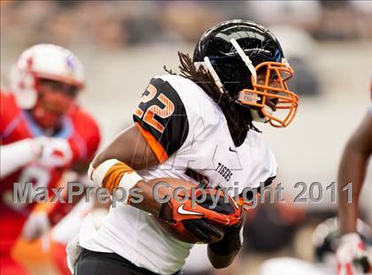 Thumbnail 1 in Cocoa vs. Skyline (Kirk Herbstreit National Kickoff Classic) photogallery.