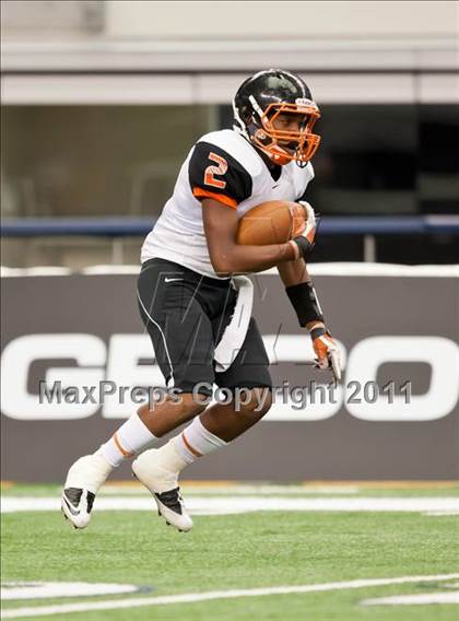Thumbnail 3 in Cocoa vs. Skyline (Kirk Herbstreit National Kickoff Classic) photogallery.