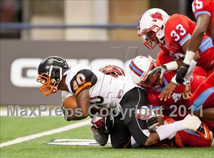 Thumbnail 1 in Cocoa vs. Skyline (Kirk Herbstreit National Kickoff Classic) photogallery.