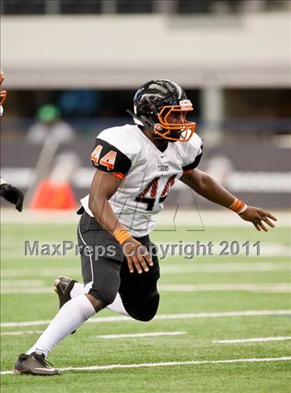 Thumbnail 2 in Cocoa vs. Skyline (Kirk Herbstreit National Kickoff Classic) photogallery.