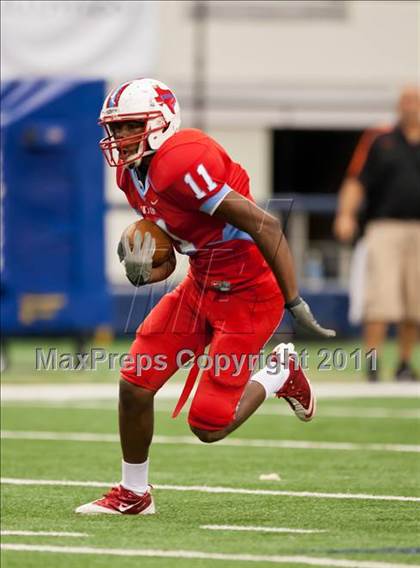 Thumbnail 1 in Cocoa vs. Skyline (Kirk Herbstreit National Kickoff Classic) photogallery.