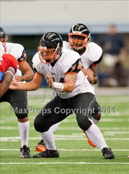 Thumbnail 3 in Cocoa vs. Skyline (Kirk Herbstreit National Kickoff Classic) photogallery.