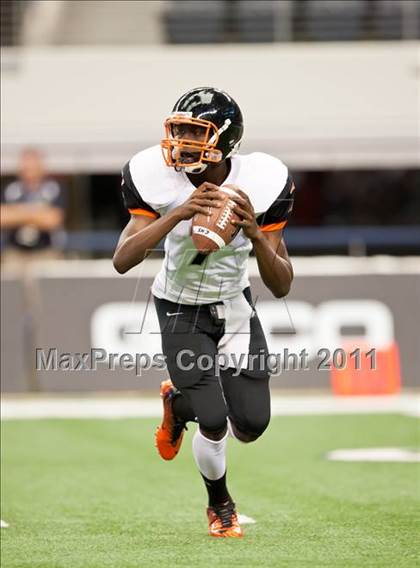 Thumbnail 2 in Cocoa vs. Skyline (Kirk Herbstreit National Kickoff Classic) photogallery.