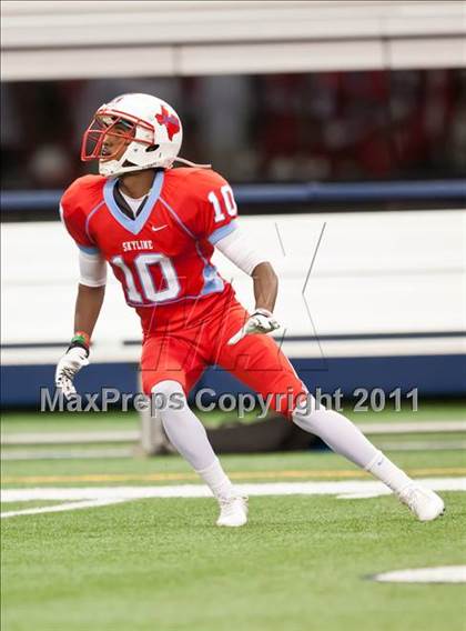Thumbnail 1 in Cocoa vs. Skyline (Kirk Herbstreit National Kickoff Classic) photogallery.