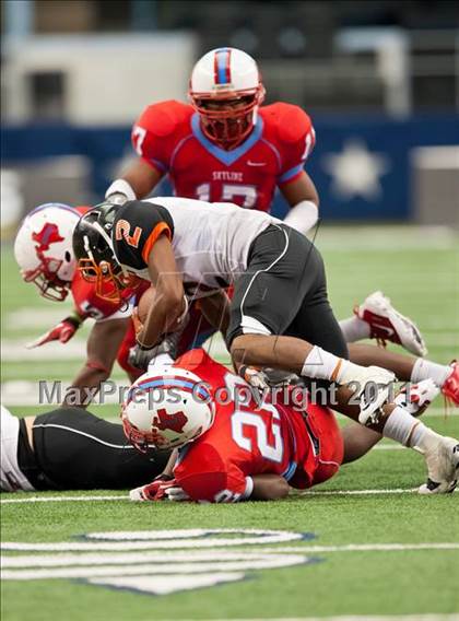 Thumbnail 3 in Cocoa vs. Skyline (Kirk Herbstreit National Kickoff Classic) photogallery.