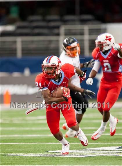 Thumbnail 3 in Cocoa vs. Skyline (Kirk Herbstreit National Kickoff Classic) photogallery.