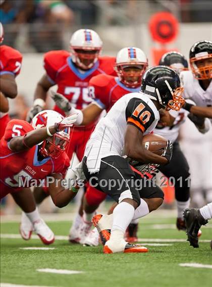 Thumbnail 3 in Cocoa vs. Skyline (Kirk Herbstreit National Kickoff Classic) photogallery.
