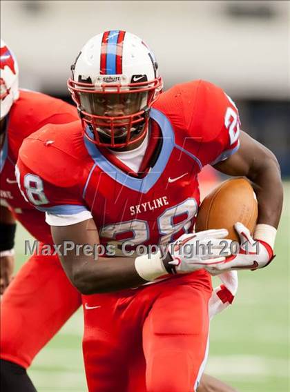 Thumbnail 2 in Cocoa vs. Skyline (Kirk Herbstreit National Kickoff Classic) photogallery.