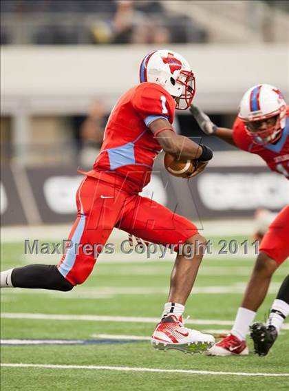 Thumbnail 2 in Cocoa vs. Skyline (Kirk Herbstreit National Kickoff Classic) photogallery.