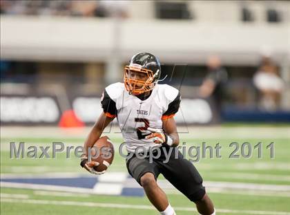 Thumbnail 3 in Cocoa vs. Skyline (Kirk Herbstreit National Kickoff Classic) photogallery.