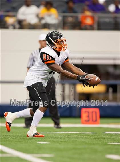 Thumbnail 2 in Cocoa vs. Skyline (Kirk Herbstreit National Kickoff Classic) photogallery.